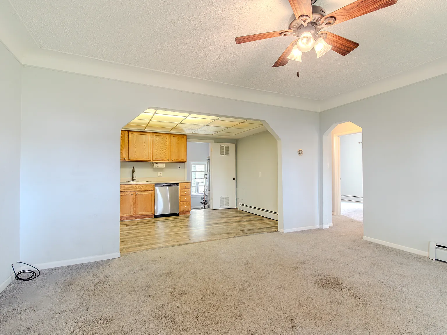 3 bed, 1.5 bath, 1100 sqft, $1,999 — Photo 3