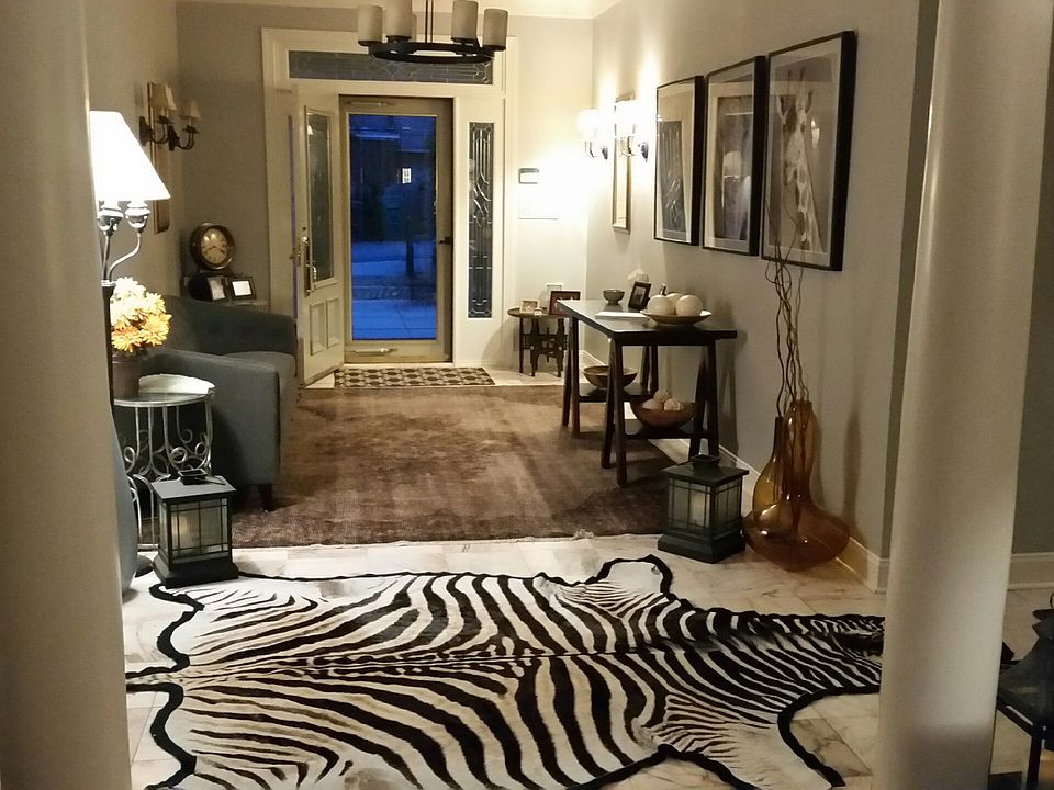 Entry Foyer 333 s.f.