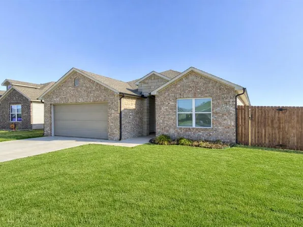 3015 Brooke Rd, Chickasha, OK 73018