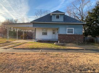 140 N 5th St, Clinton, IN 47842