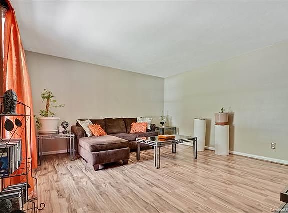 2nd image of 1121 Woodshire Dr