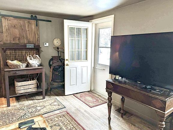 3rd image of 1833 Highway 13