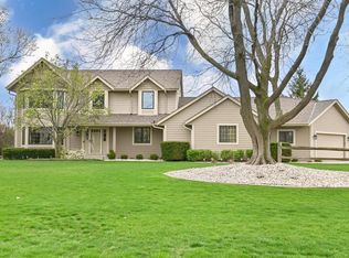 13930 W Maria Dr, New Berlin, WI 53151