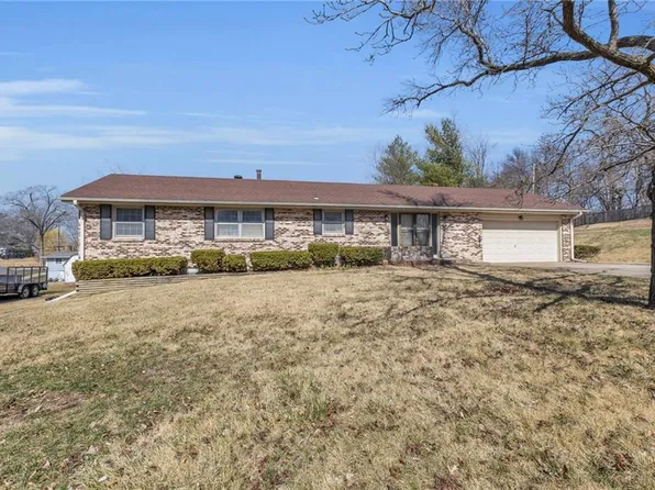 7804 NW Blue Grass Dr, Kansas City, MO 64152