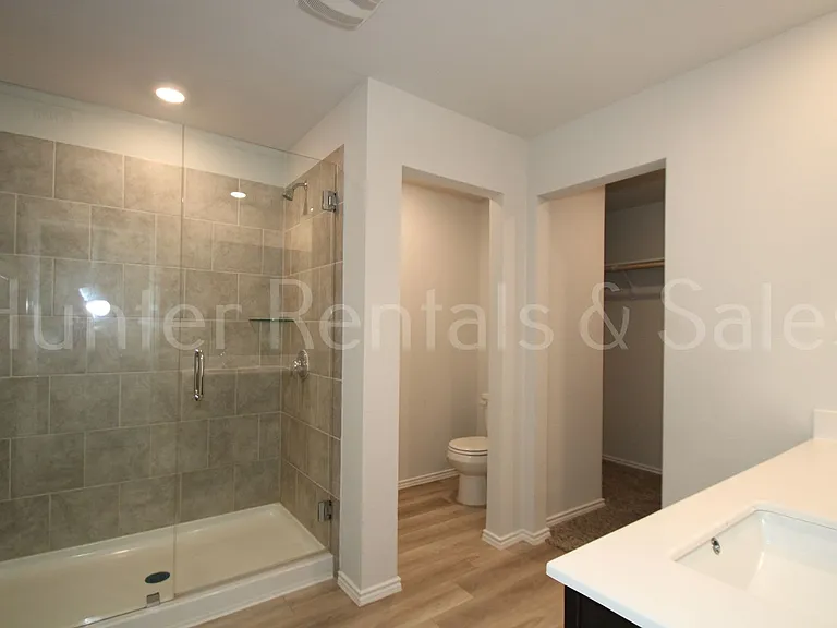 7007 Gilbert Dr — Photo 13