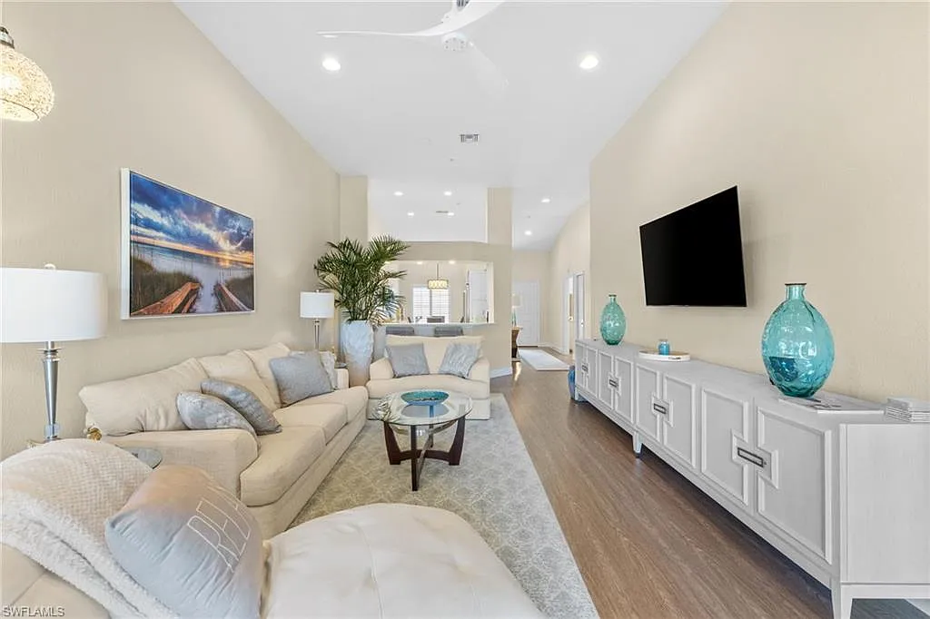 2 bed, 2.0 bath, 1433 sqft, $8,000 — Photo 3