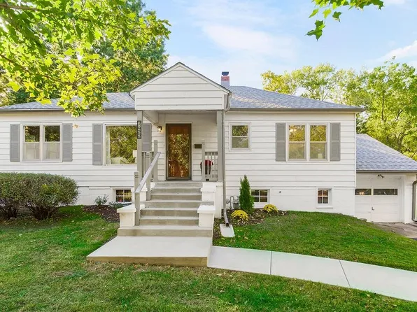 7422 Woodson St, Overland Park, KS 66204