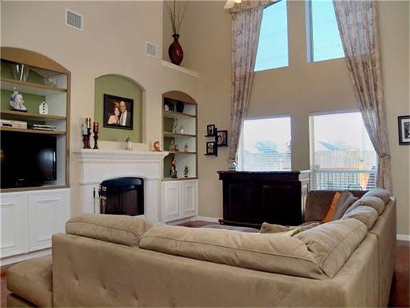 3rd image of 9910 Edgewood Manor Ct