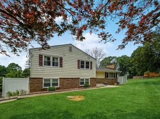 39 Hillside Rd, Poughquag, NY 12570