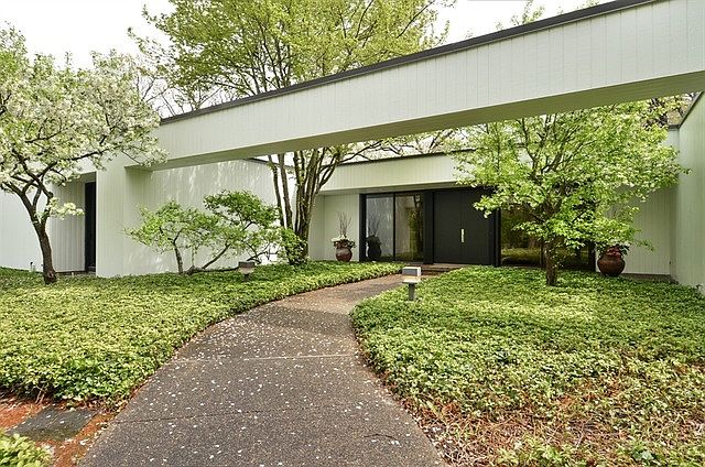 1st image of 8 Dunsinane Ln