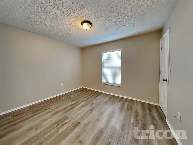 1910 Lillian Ave — Photo 13