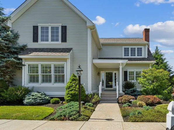 902 Pinehurst Dr, Chester Springs, PA 19425