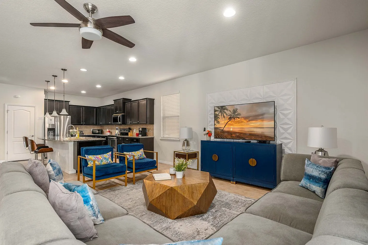 8 bed, 6.0 bath, 3605 sqft, $8,944 — Photo 1