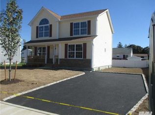 109 Acorn Ave, Central Islip, NY 11722