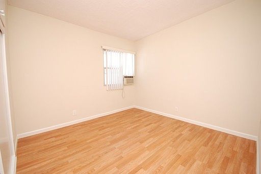 4th image of 915 N Ogden Dr APT 19
