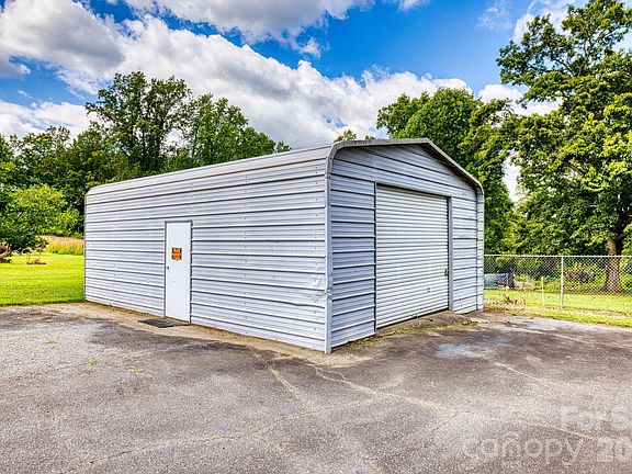 4th image of 350 Summers Rd