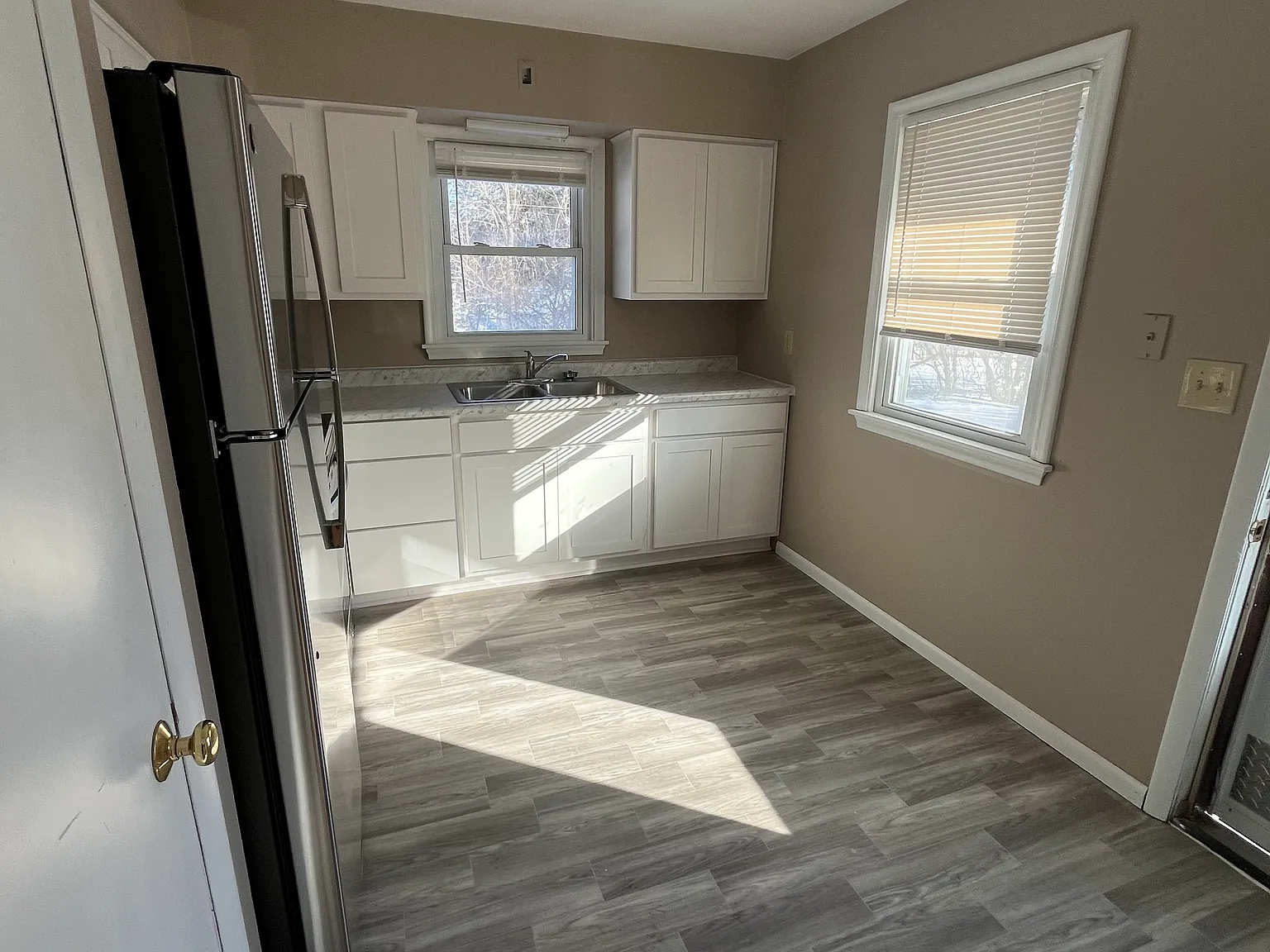 3 bed, 912 sqft, $1,721 — Photo 4