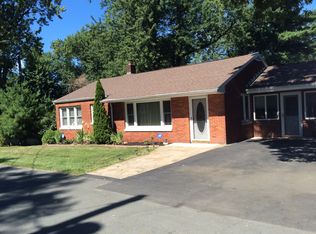 10 Oak Ridge Dr, New Windsor, NY 12553