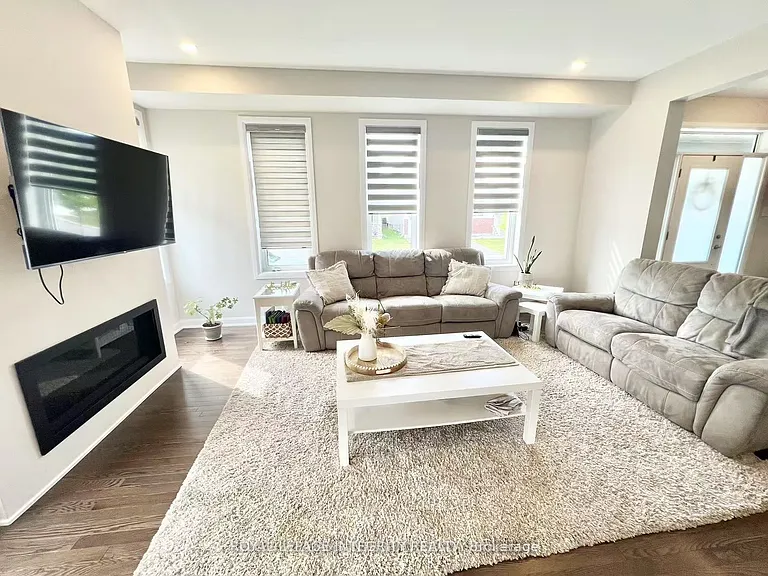 1042 Parabolica Way — Photo 10
