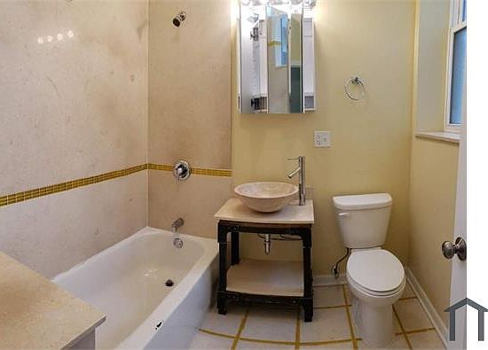 5th image of 1527 E 66th Pl #2