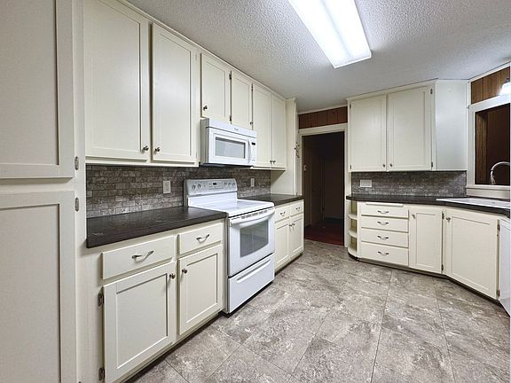 4th image of 1515 E College St