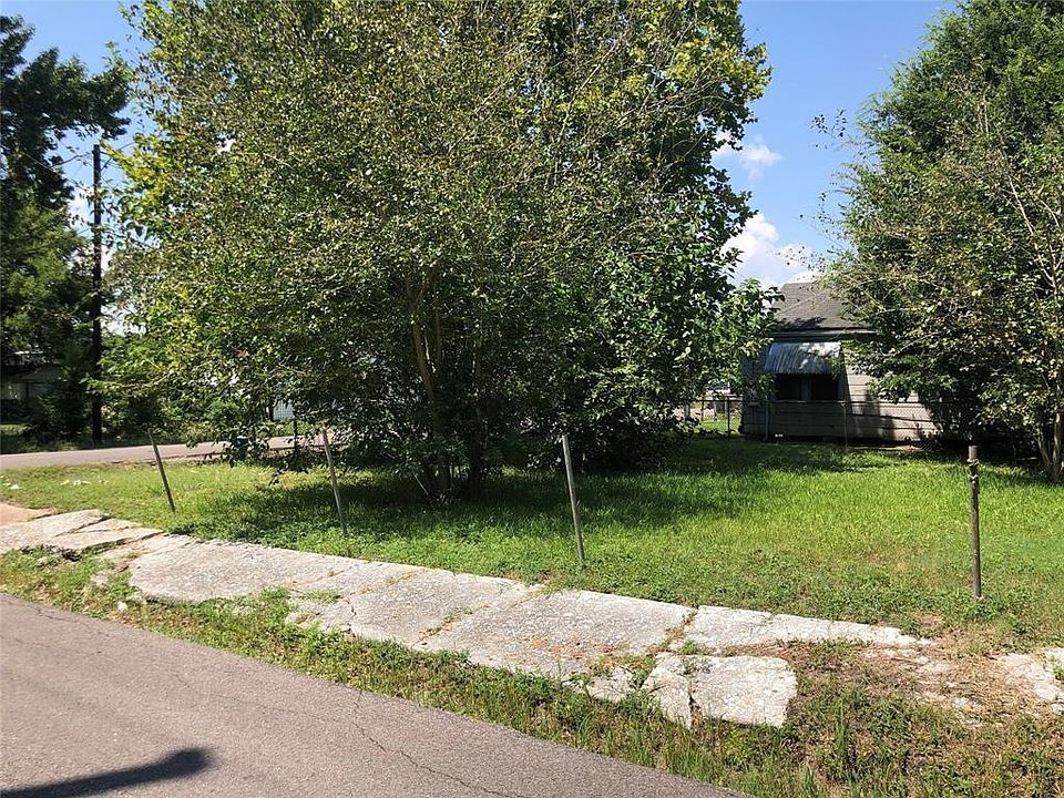 2nd image of 3065 Noble St