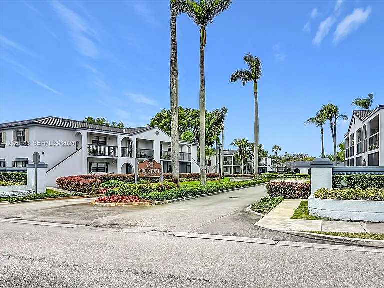 18296 Mediterranean Blvd #404 — Photo 40