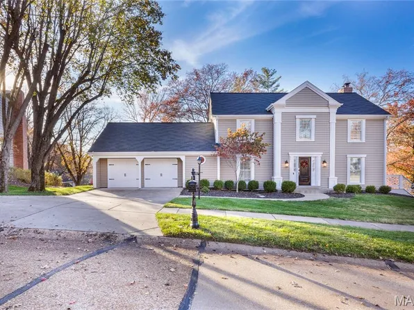 745 Haw Thicket Ln, Saint Louis, MO 63131