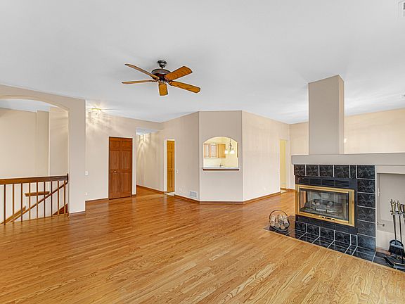 5th image of 907 Carlsbad Ct