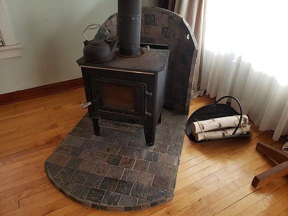 Wood stove stays