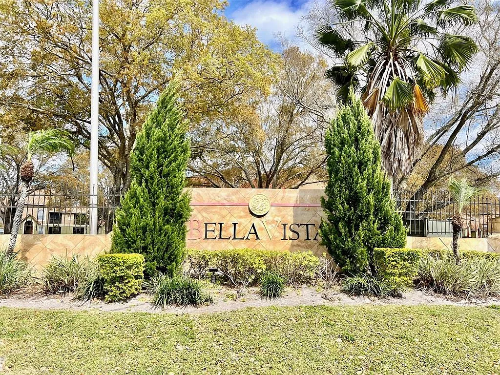1 bed, 1.0 bath, 744 sqft, $1,350 — Photo 2