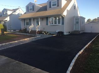 58 Oak St, Carteret, NJ 07008