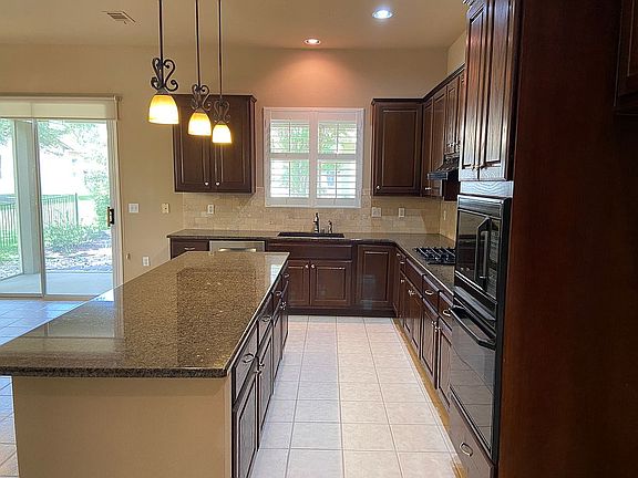 3rd image of 196 Whispering Wind Dr