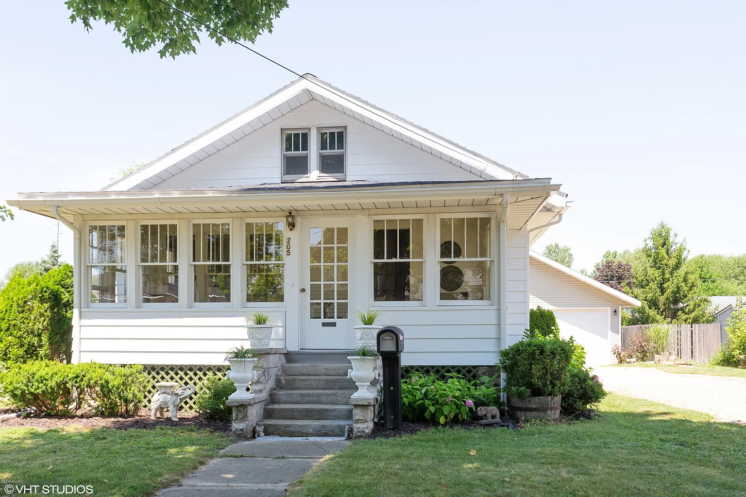 205 Beech St E photo 1