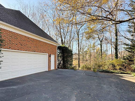 4th image of 29 Weatherby Dr