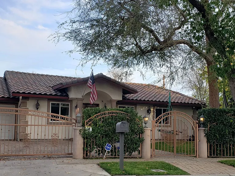 4940 Dobkin Ave — Photo 5