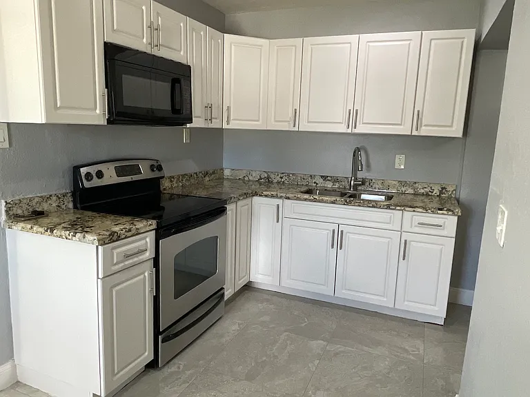 5605 Pinewood Ave — Photo 14