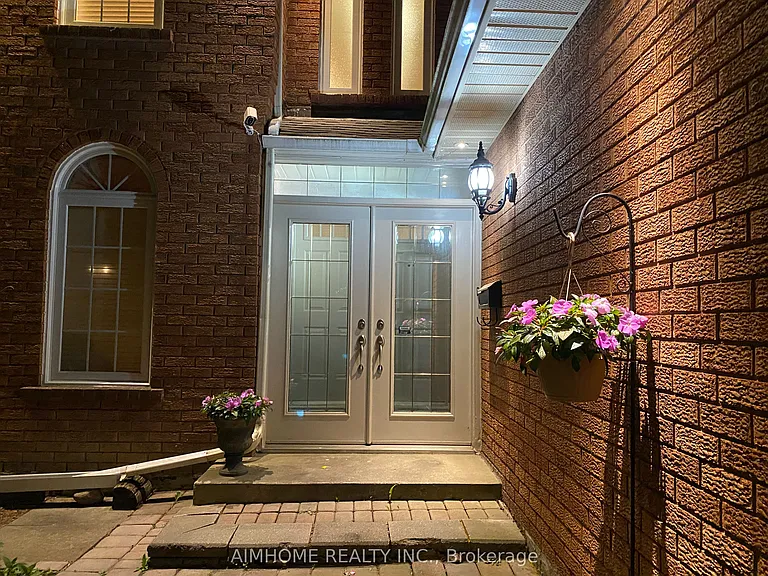 49 Holbrook Ct — Photo 37