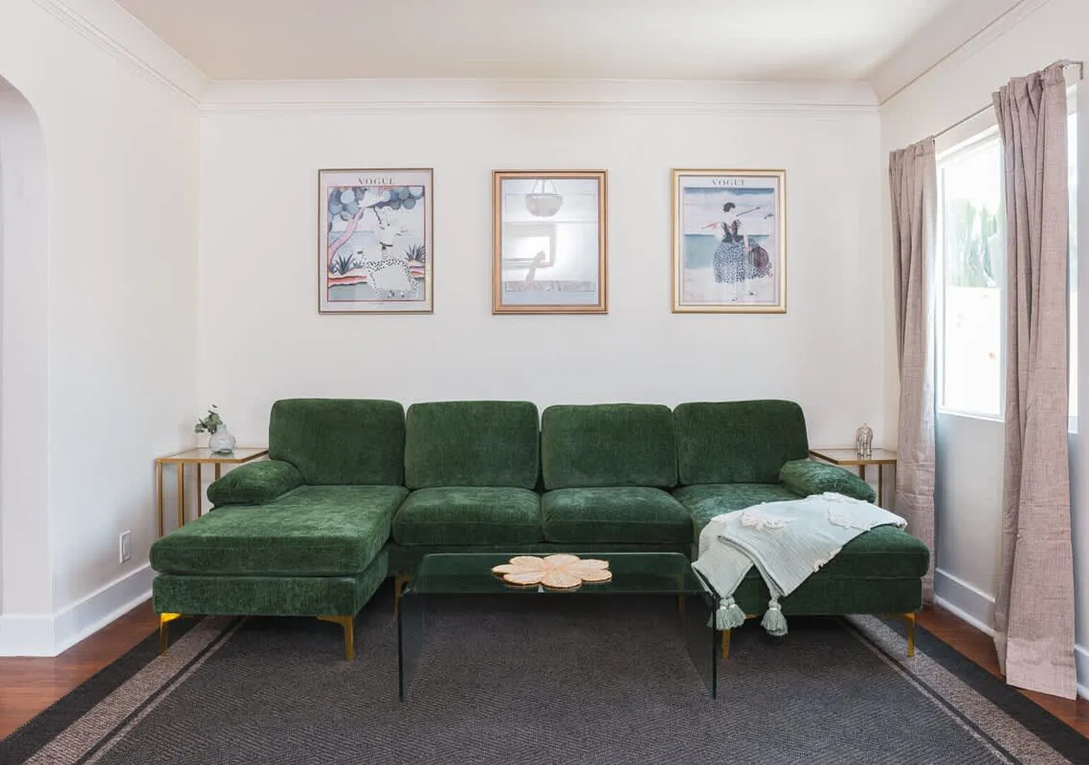 Walk to Larchmont: Stylish Apt w/ Free Parking — Photo 4