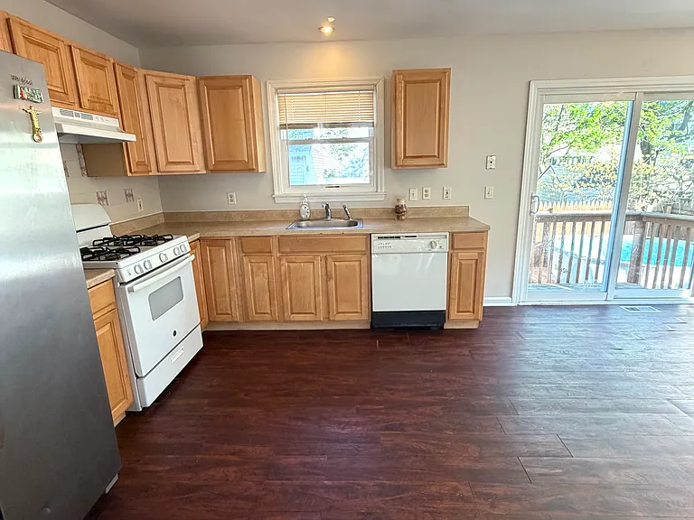 112 Tennyson Ave — Photo 12
