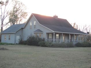 85 Milton Sellers Rd SW, Baxley, GA 31513