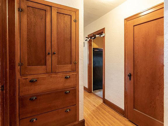 3rd image of 810 Hastings Ave #A