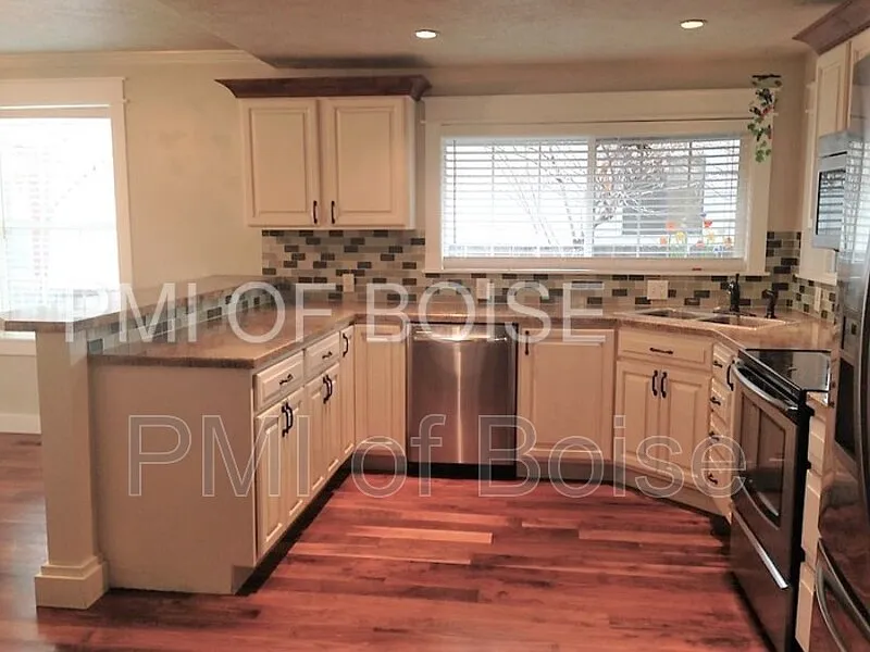 2 bed, 1.0 bath, 1144 sqft, $1,745 — Photo 4
