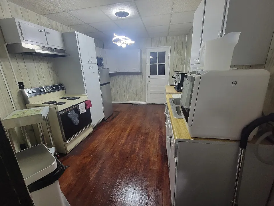 400 York Pl