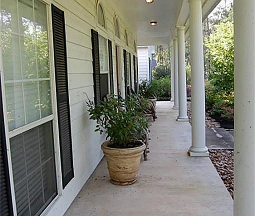 5th image of 10242 Clubhouse Cir