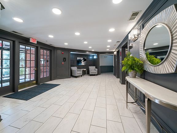 4th image of 845 E 22nd St APT 314
