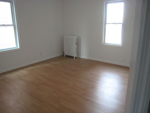 4th image of 2965 Brighton 7 St