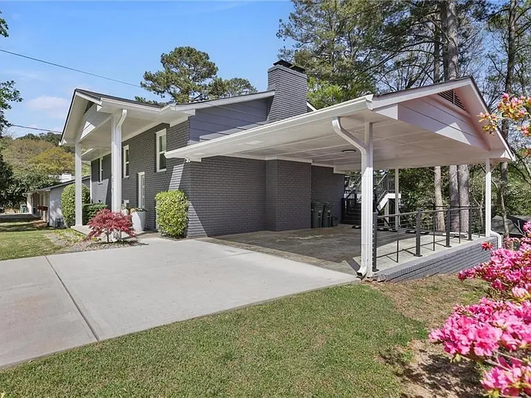 677 Hillandale Cir SW — Photo 35