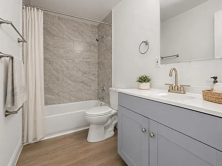 1087 Swan St — Photo 23