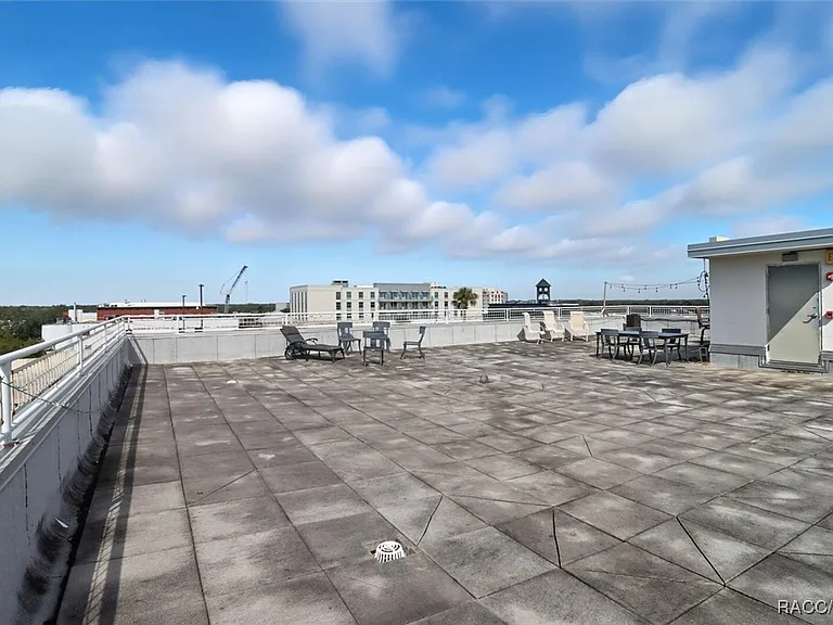 302 SE Broadway St #460 — Photo 33